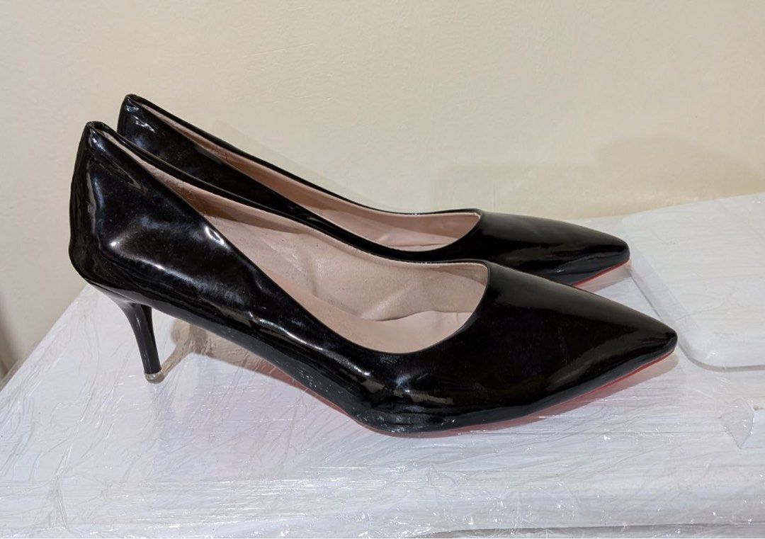 Pointed stilettos red outsole heels (Category: Heels) located in Baguio. Submitted by suffering (Listing ID 1468920713, Image 1). Description: Baguio .