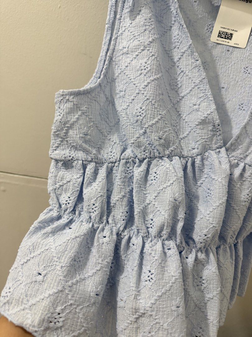 Powder Blue Top - H&M (Category: Sleeveless) located in Bacoor. Submitted by hellonikka (Listing ID 1468827514, Image 2). Description: Super cute color! Bought it for 799 (Small on tag but can fit medium) Rfs: decluttering .