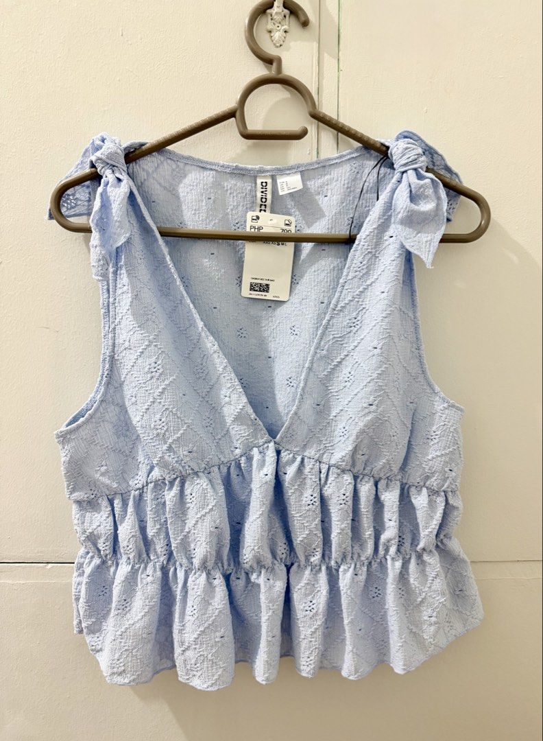 Powder Blue Top - H&M (Category: Sleeveless) located in Bacoor. Submitted by hellonikka (Listing ID 1468827514, Image 1). Description: Super cute color! Bought it for 799 (Small on tag but can fit medium) Rfs: decluttering .