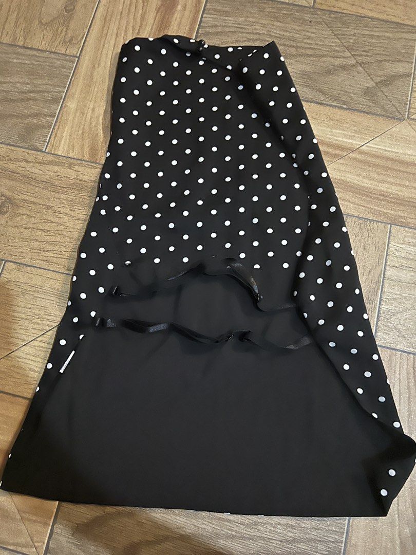 Polka dot backless top (Category: Sleeveless) located in Aguinaldo. Submitted by roversellz_ (Listing ID 1468902000, Image 2). Description: - I love this top it’s gorgeous - no flaws - for the brand, I have no idea it doesn’t have tag - worn once - fits xs/s/m the back is adjustable.