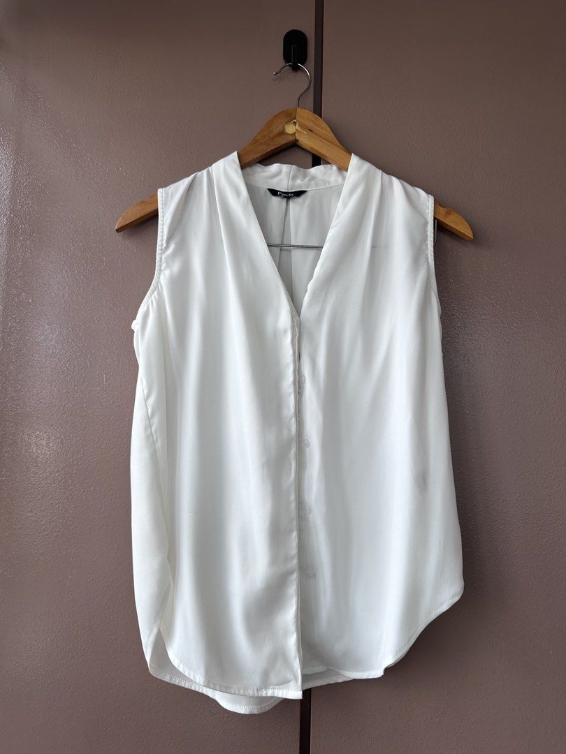 Pomelo white top (Category: Sleeveless) located in Abucay. Submitted by closetofaca (Listing ID 1468799274, Image 1). Description: Bust: 38”.