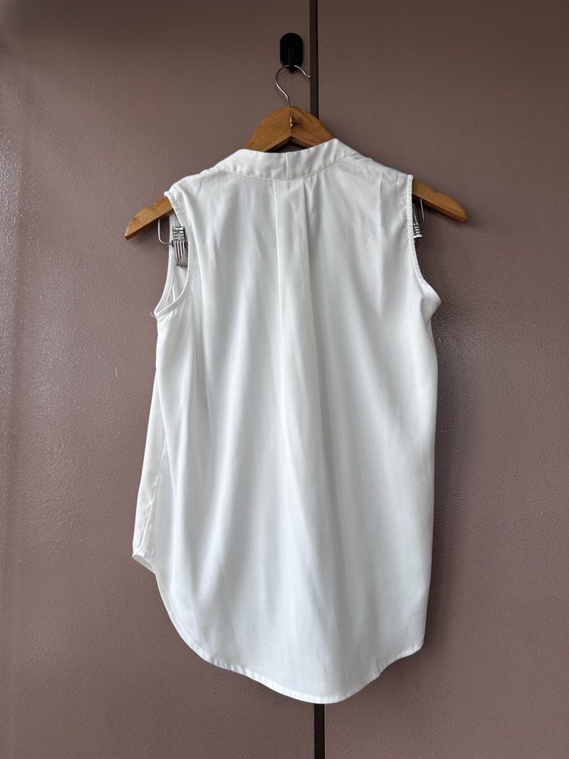 Pomelo white top (Category: Sleeveless) located in Abucay. Submitted by closetofaca (Listing ID 1468799274, Image 2). Description: Bust: 38”.