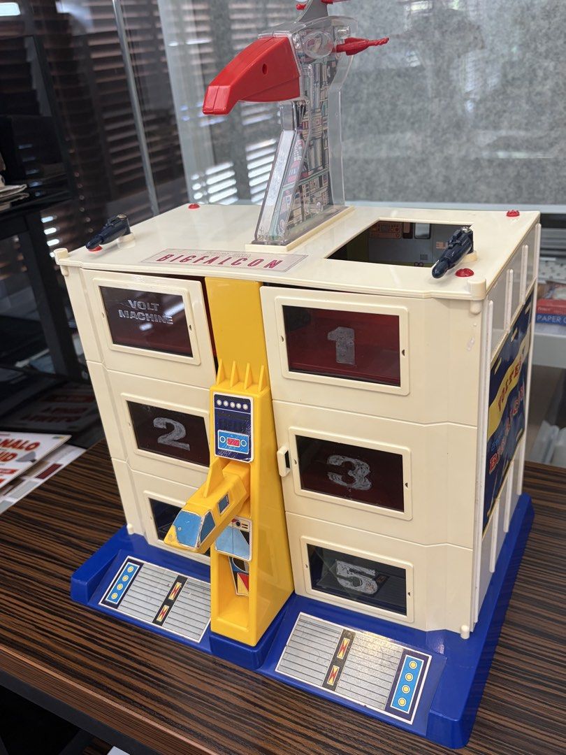 Popy voltes v base dx camp big falcon (Category: Action & Battle Toys) located in Quezon City. Submitted by cooljapantoys (Listing ID 1468744661, Image 2). Description: Popy voltes Camp big falcon deluxe vintage Japan Loose no box very hard to find .