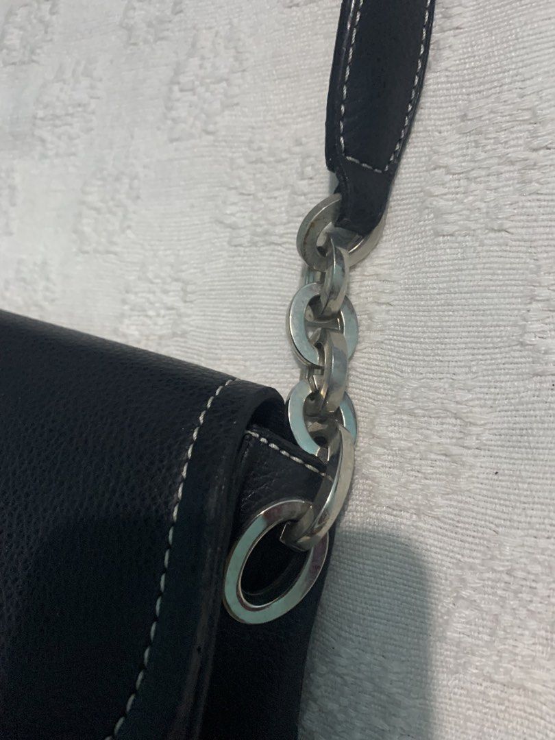 Prada (off) (Category: Shoulder Bags) located in Bayombong. Submitted by johnestrell315 (Listing ID 1468805472, Image 3). Description: Hongkong box.