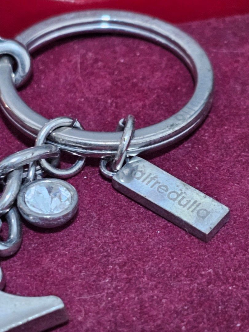 Pre-loved Alfredulla Initial Z Rhinestone Keychain (Category: Other Accessories) located in Caloocan City. Submitted by smart_shoppers_ville (Listing ID 1468713858, Image 2). Description: - Authentic Alfredullq silver-tone keychain featuring letter Z pendant - Adorned with sparkling crystal rhinestones for a touch of elegance - Heavy-duty metal hardware equipped with a secure clasp and split ring - Includes original branded tag stamped Alfredulla