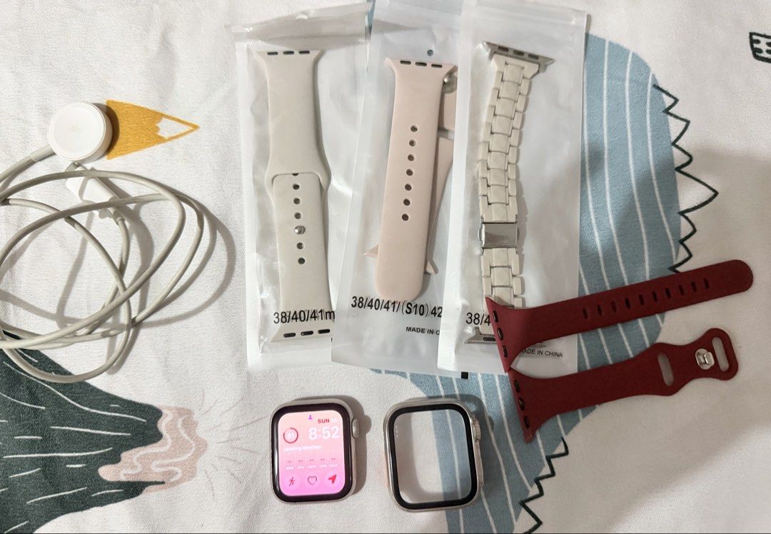 Preloved: Apple Watch SE Gen 2 (32GB) (Category: Wearables & Smart Watches) located in Manila. Submitted by mikkk_seyer (Listing ID 1468847686, Image 1). Description: - 40mm - With extra straps and case - All functions working properly - With visible signs of use/scratches due to regular usage RFS: Decluttering.