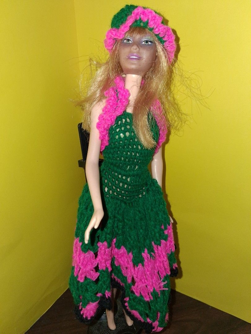 PRELOVED Barbie (Category: Kids Toys) located in Manila. Submitted by stevenloyo77190 (Listing ID 1468777277, Image 1). Description: -not in her original clothes -medj ink stained yung face -knitted outfit -doll stand not included.