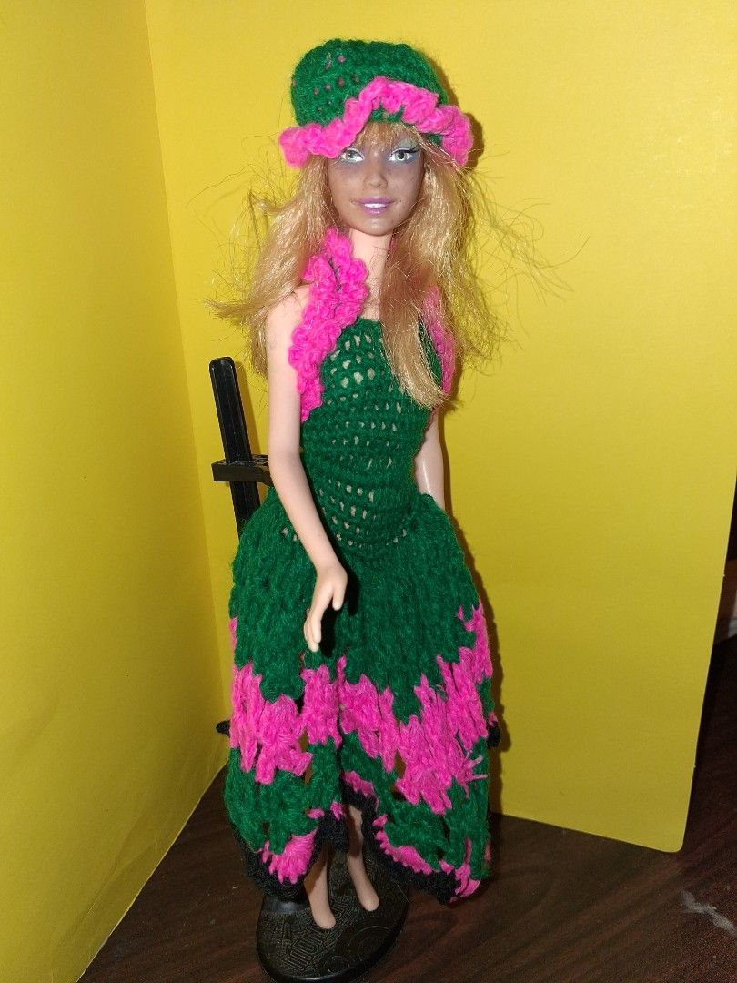 PRELOVED Barbie (Category: Kids Toys) located in Manila. Submitted by stevenloyo77190 (Listing ID 1468777277, Image 3). Description: -not in her original clothes -medj ink stained yung face -knitted outfit -doll stand not included.