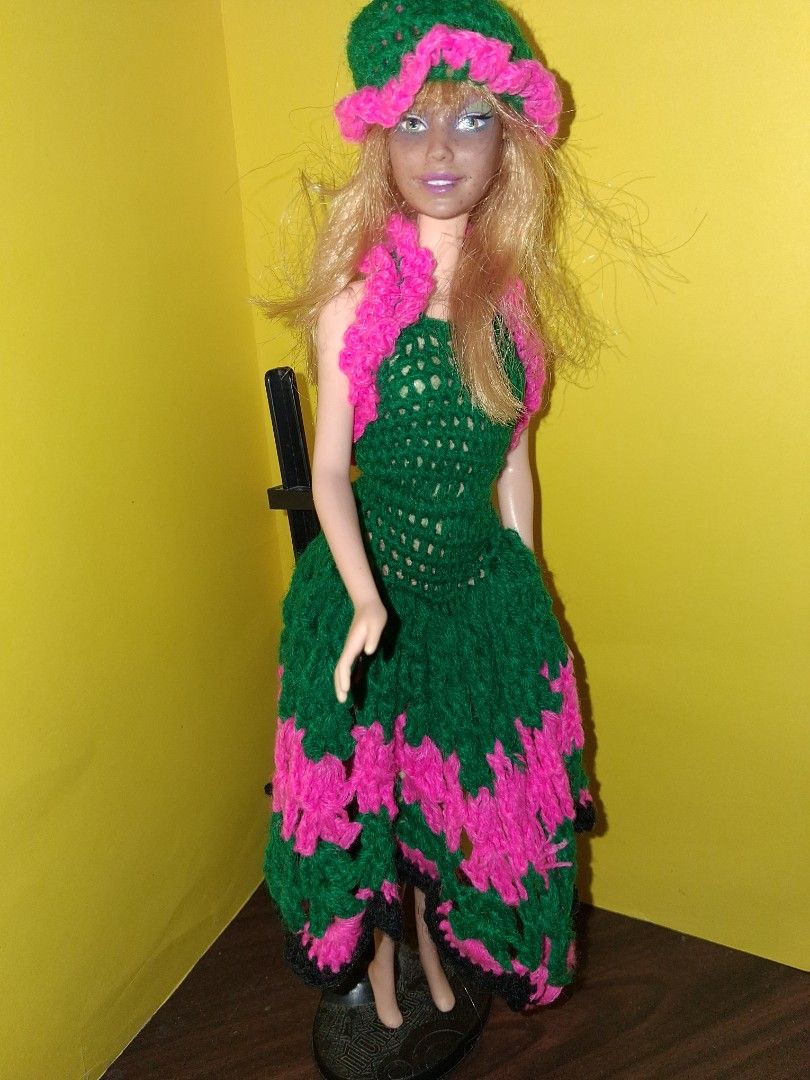 PRELOVED Barbie (Category: Kids Toys) located in Manila. Submitted by stevenloyo77190 (Listing ID 1468777277, Image 2). Description: -not in her original clothes -medj ink stained yung face -knitted outfit -doll stand not included.