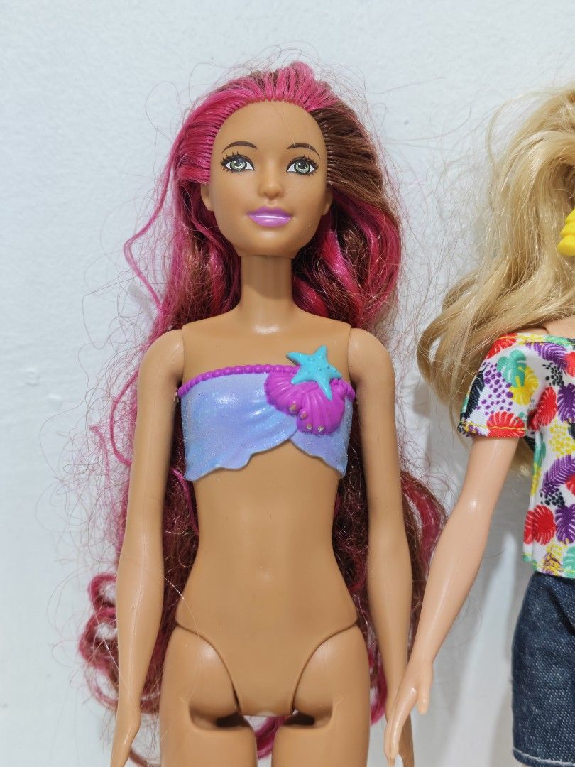 Preloved Barbie Doll Bundle (Category: Kids Toys) located in Pasig City. Submitted by dian.juliet (Listing ID 1468761691, Image 3). Description: Preloved ▪️As is ▪️What you see is what you get. ▪️Colors may vary due to lightning. ▪️Flaws are barely noticeable. ▪️Feel free to message me for other details. :) 🖤 𝓭𝓲𝓪𝓷 𝓳𝓾𝓵𝓲𝓮𝓽.