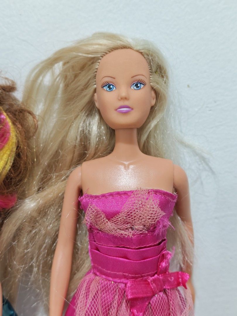 Preloved Dolls Bundle (Category: Kids Toys) located in Pasig City. Submitted by dian.juliet (Listing ID 1468769025, Image 2). Description: Preloved ▪️As is ▪️What you see is what you get. ▪️Colors may vary due to lightning. ▪️Flaws are barely noticeable. ▪️Feel free to message me for other details. :) 🖤 𝓭𝓲𝓪𝓷 𝓳𝓾𝓵𝓲𝓮𝓽.