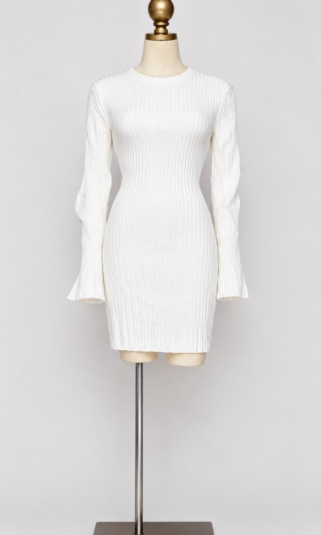 Preloved Knitted Dress S-M (Category: Dresses) located in Pasig City. Submitted by msdealsstyles (Listing ID 1468774459, Image 1). Description: Preloved Knitted Dress S-M Like New Condition Thick, good for cold weather.