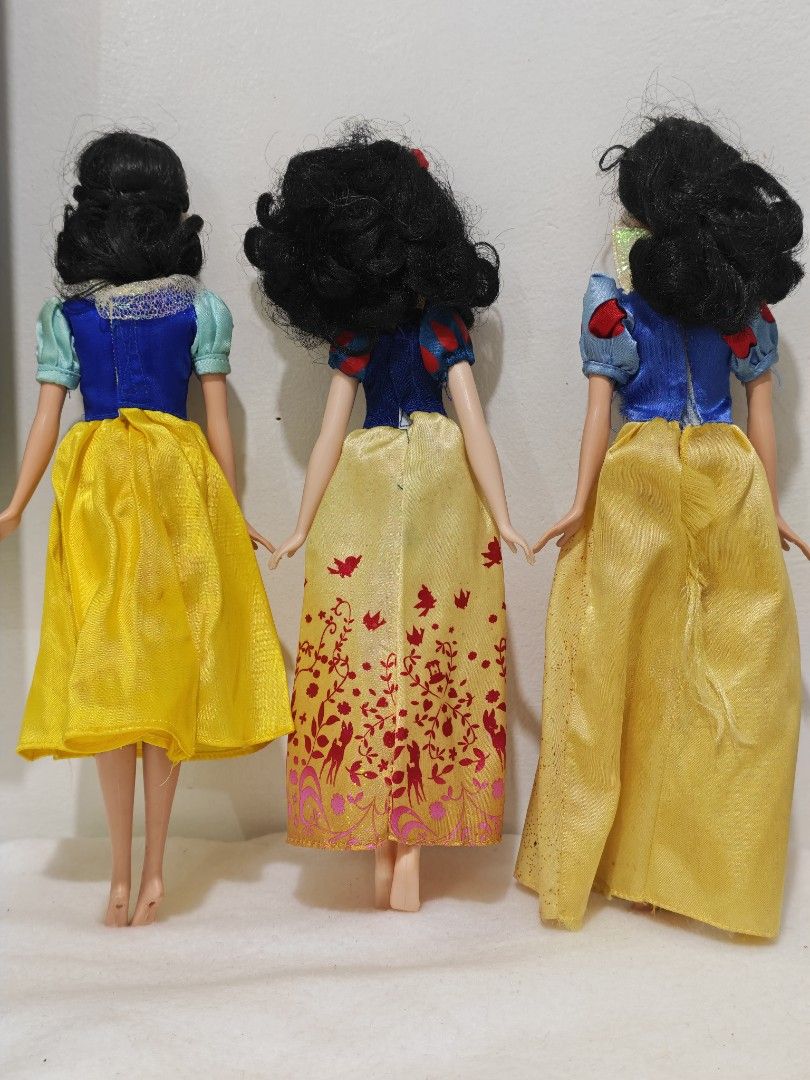 Preloved Snow White Bundle (Category: Kids Toys) located in Pasig City. Submitted by dian.juliet (Listing ID 1468742912, Image 2). Description: Preloved ▪️As is ▪️What you see is what you get. ▪️Colors may vary due to lightning. ▪️Flaws are barely noticeable. ▪️Feel free to message me for other details. :) 🖤 𝓭𝓲𝓪𝓷 𝓳𝓾𝓵𝓲𝓮𝓽.