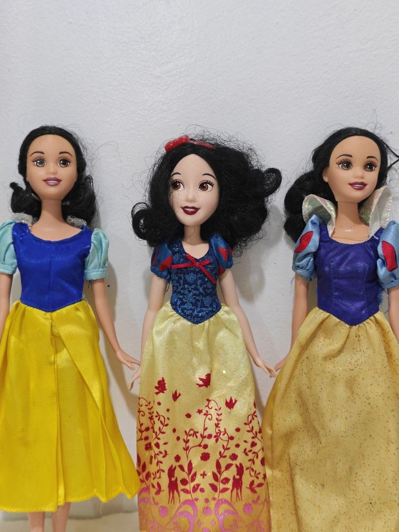 Preloved Snow White Bundle (Category: Kids Toys) located in Pasig City. Submitted by dian.juliet (Listing ID 1468742912, Image 3). Description: Preloved ▪️As is ▪️What you see is what you get. ▪️Colors may vary due to lightning. ▪️Flaws are barely noticeable. ▪️Feel free to message me for other details. :) 🖤 𝓭𝓲𝓪𝓷 𝓳𝓾𝓵𝓲𝓮𝓽.