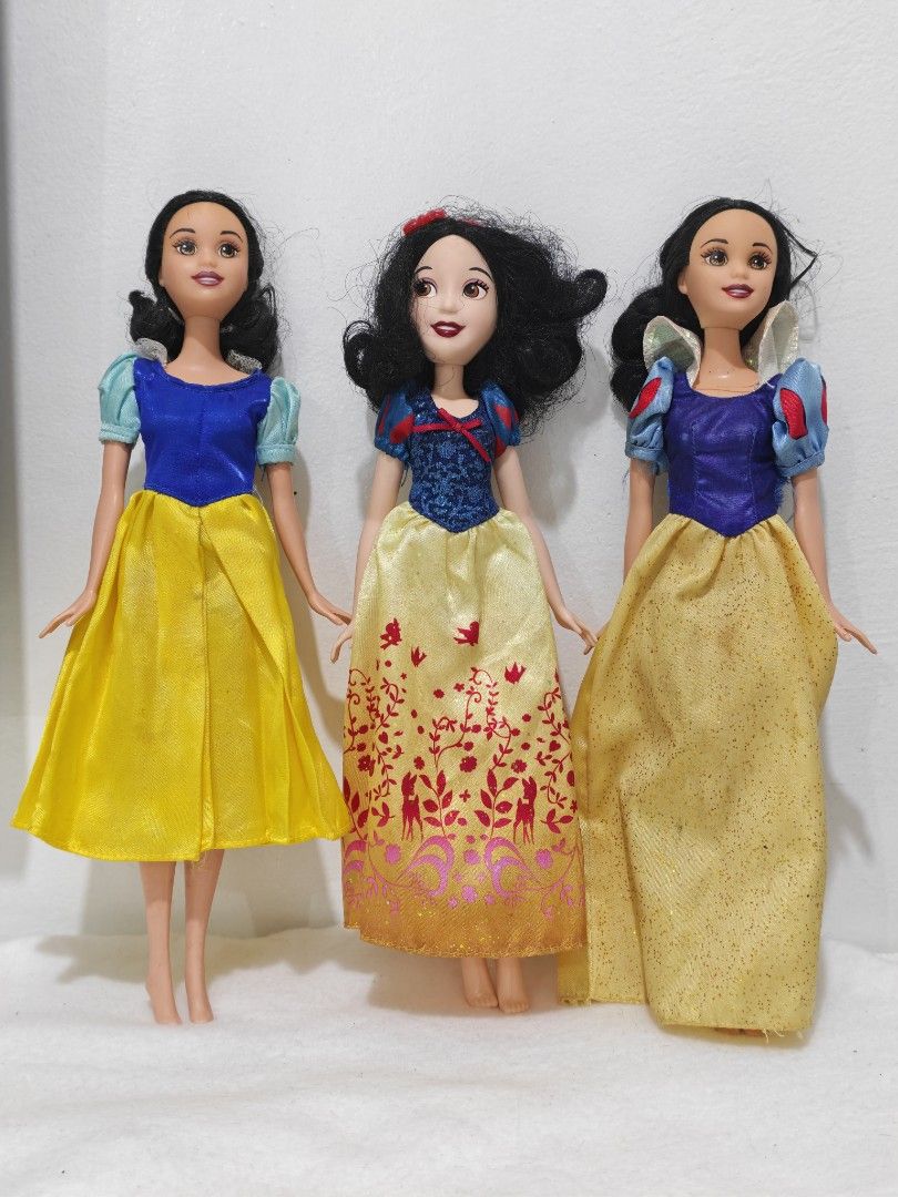 Preloved Snow White Bundle (Category: Kids Toys) located in Pasig City. Submitted by dian.juliet (Listing ID 1468742912, Image 1). Description: Preloved ▪️As is ▪️What you see is what you get. ▪️Colors may vary due to lightning. ▪️Flaws are barely noticeable. ▪️Feel free to message me for other details. :) 🖤 𝓭𝓲𝓪𝓷 𝓳𝓾𝓵𝓲𝓮𝓽.