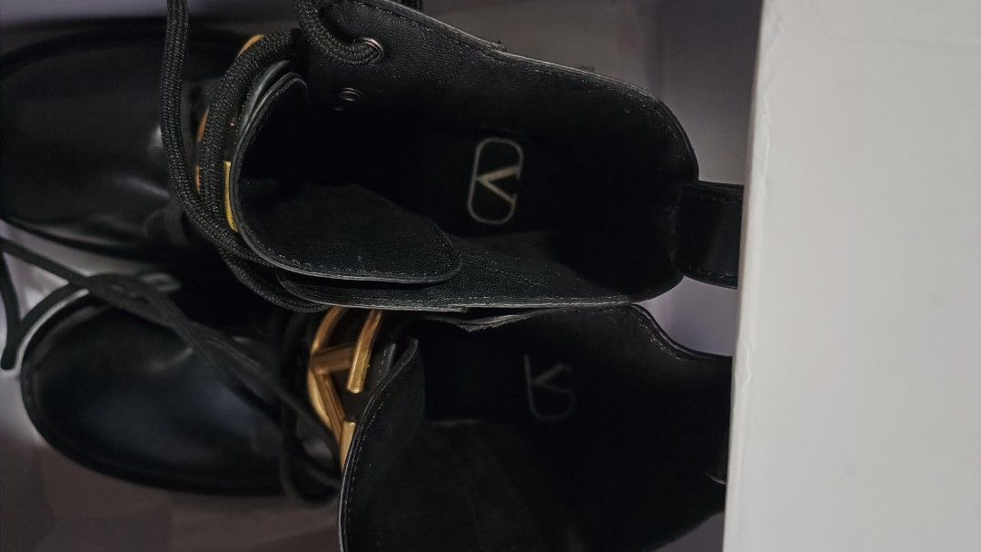 Pre-loved Valentino Shoes size 38 (Category: Sneakers & Footwear) located in Pasay City. Submitted by khim1202ma07307 (Listing ID 1468751348, Image 2). Description: .