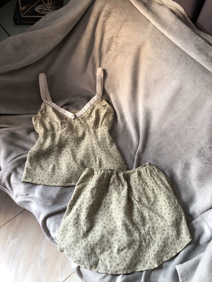 PRETTY COORDS (Category: Sets or Coordinates) located in Davao. Submitted by kalipayweaves (Listing ID 1468865556, Image 1). Description: .