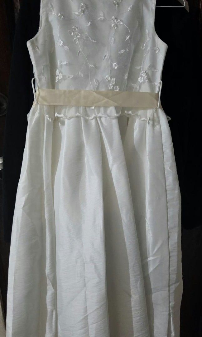 Princessy Dresses (Category: Babies & Kids Fashion) located in Manila. Submitted by true.crischa (Listing ID 1468810113, Image 2). Description: used only once for 5-7yo slim fit only.