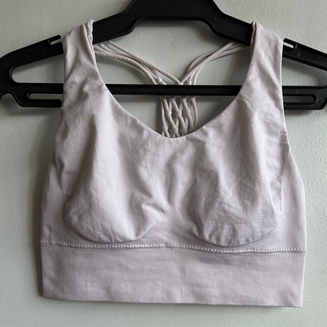 Pro-Fit Sports Bra (Category: Activewear) located in Quezon City. Submitted by all_items_50_each (Listing ID 1468856429, Image 2). Description: Pro-Fit Seamless Sports Bra No pads, but with pad slots *some color bleed stains sa waistband, and sa loob Measurements posted for reference 💲ALL ITEMS 50 💰MOP: GCASH ➕Add shipping fee ❌NO rush shipping, meet up, haggling ✔️for rush, use grab/lalamove 🚫NO return, refund, exchange ⚠️Please manage your e