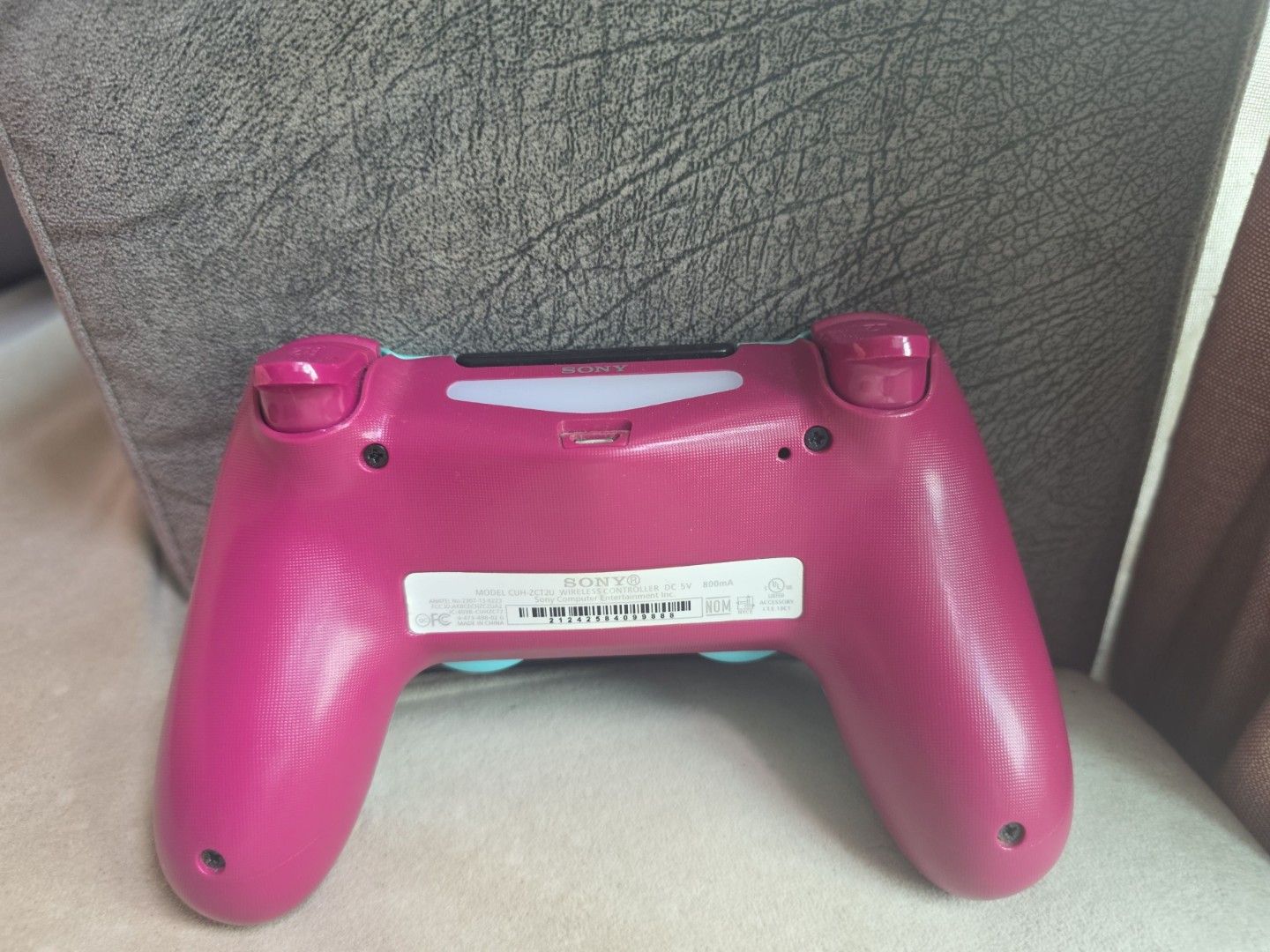 PS4 Controller BLUEY Pink (Category: Controllers) located in Singapore. Submitted by mohdzar30 (Listing ID 1468759708, Image 2). Description: - Custom PS4 wireless controller in eye-catching turquoise blue and magenta pink - Features standard layout: dual analo sticks, D-pad, action buttons, and central touchpad - Includes PS logo button and top micro-USB charging port - 100% compatible with all PlayStation 4 consoles Able to use for Nintendo swi