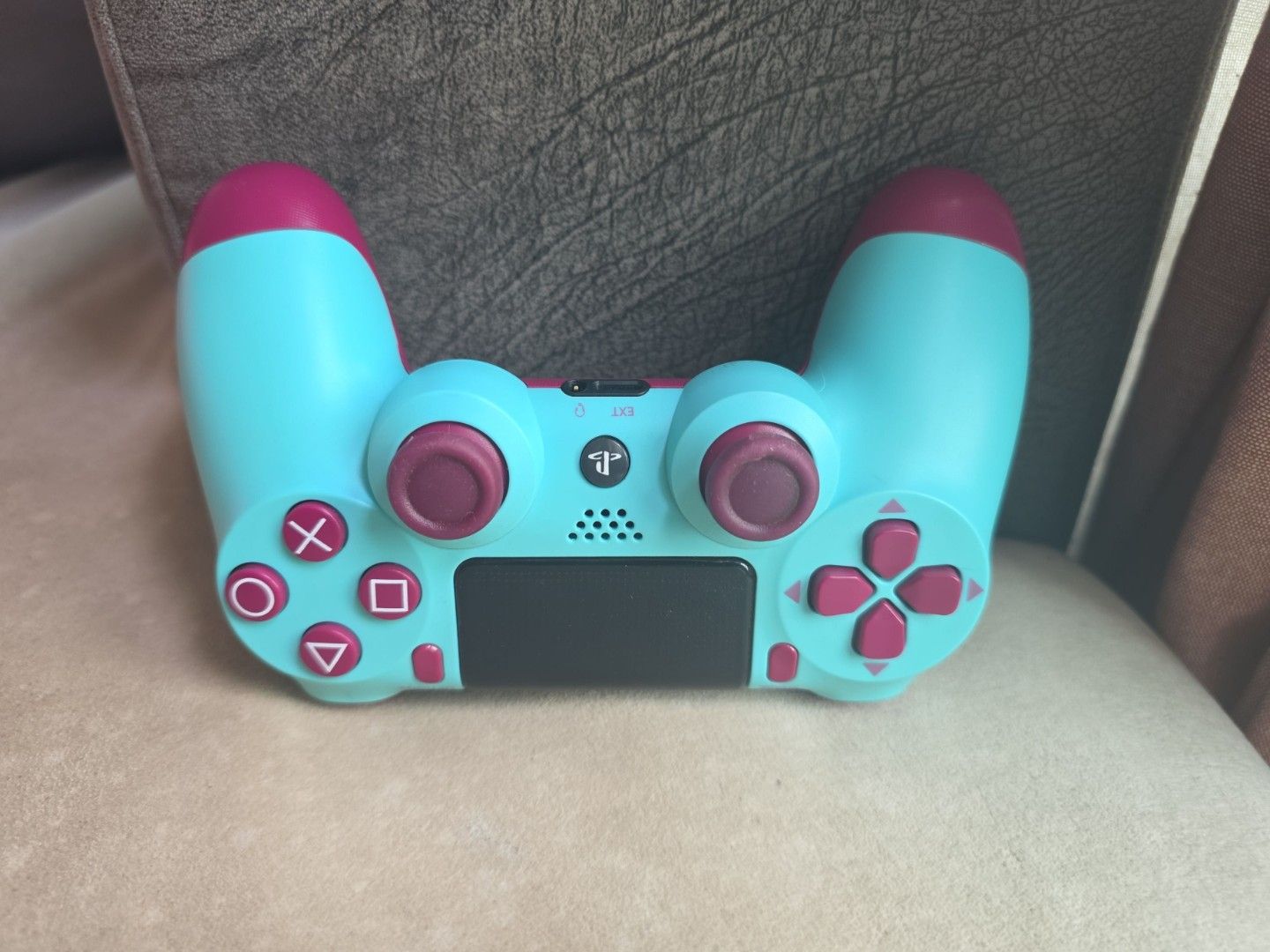 PS4 Controller BLUEY Pink (Category: Controllers) located in Singapore. Submitted by mohdzar30 (Listing ID 1468759708, Image 3). Description: - Custom PS4 wireless controller in eye-catching turquoise blue and magenta pink - Features standard layout: dual analo sticks, D-pad, action buttons, and central touchpad - Includes PS logo button and top micro-USB charging port - 100% compatible with all PlayStation 4 consoles Able to use for Nintendo swi