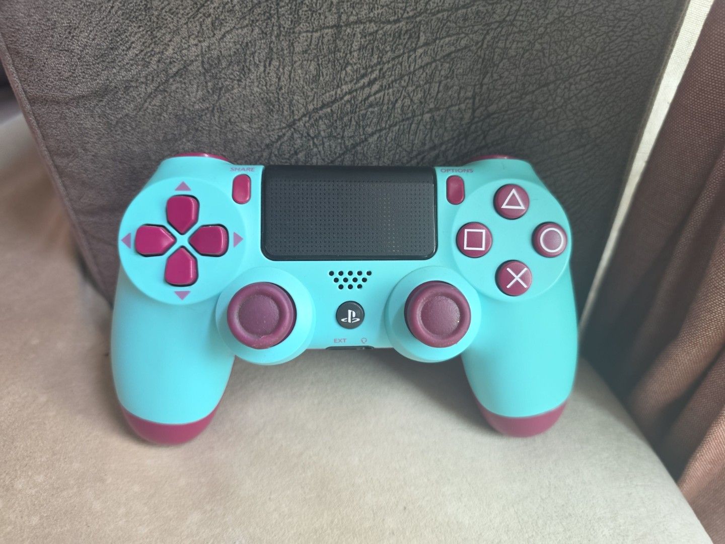 PS4 Controller BLUEY Pink (Category: Controllers) located in Singapore. Submitted by mohdzar30 (Listing ID 1468759708, Image 1). Description: - Custom PS4 wireless controller in eye-catching turquoise blue and magenta pink - Features standard layout: dual analo sticks, D-pad, action buttons, and central touchpad - Includes PS logo button and top micro-USB charging port - 100% compatible with all PlayStation 4 consoles Able to use for Nintendo swi