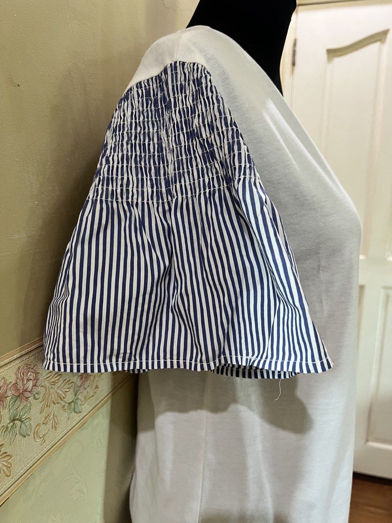 Puffled sleeve top (Category: Blouses) located in Cabanatuan. Submitted by happythriftbyshidshin (Listing ID 1468716613, Image 2). Description: Nonissue.