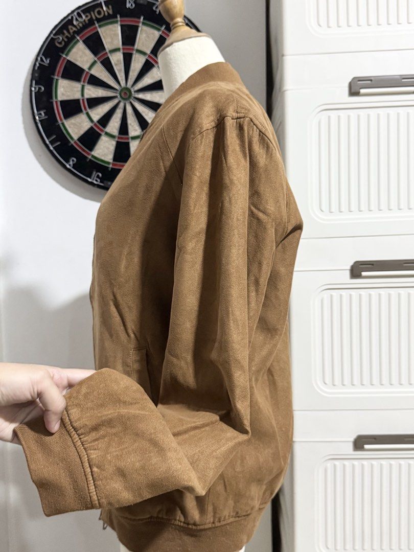 Pull & Bear Brown Suede Jacket (Category: Coats, Jackets and Outerwear) located in Manila. Submitted by thechobecloset (Listing ID 1468826048, Image 2). Description: FIX PRICE Size: S-M Thrifted.