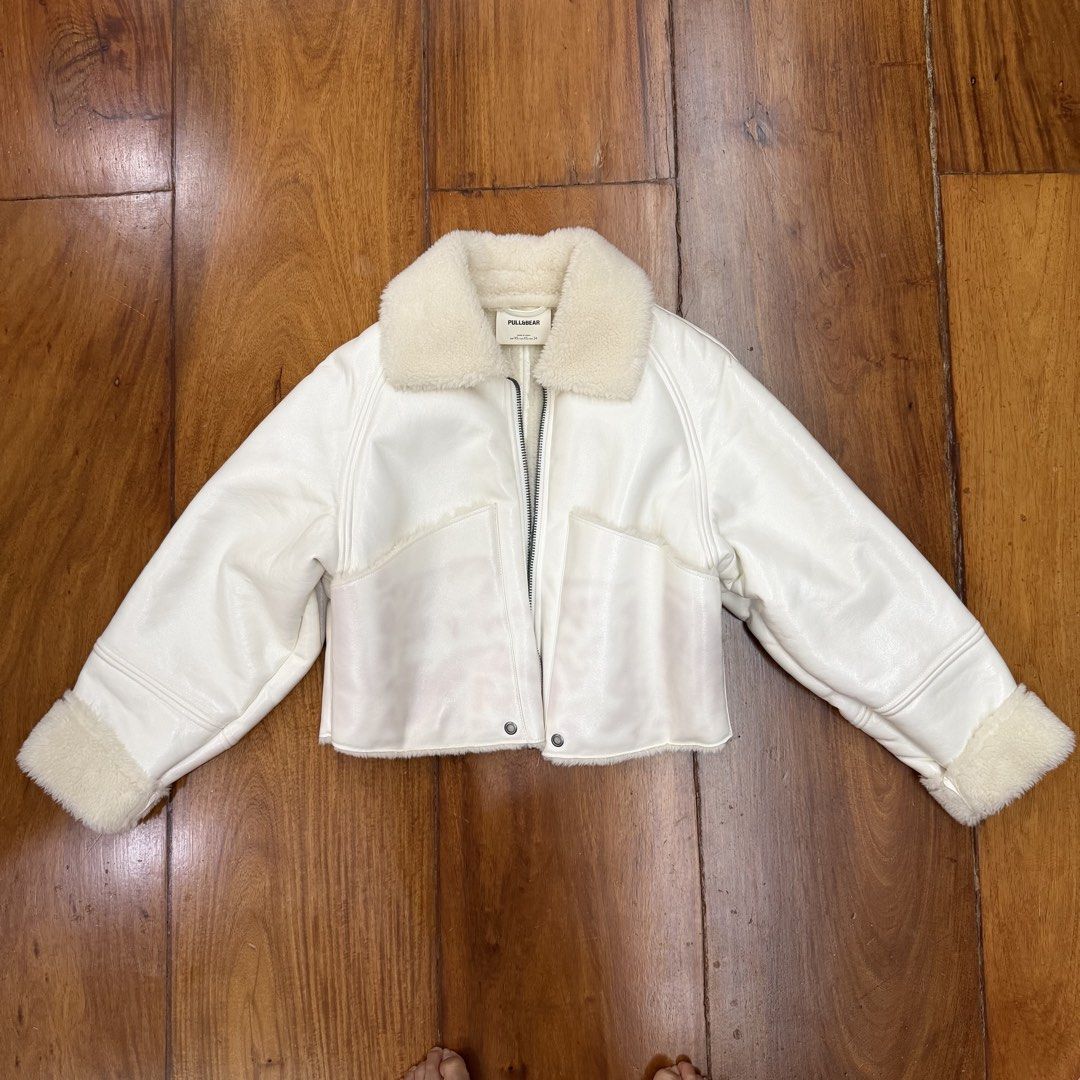Pull and Bear Coat (Category: Coats, Jackets and Outerwear) located in Muntinlupa City. Submitted by myrandomthingz (Listing ID 1468921611, Image 1). Description: .