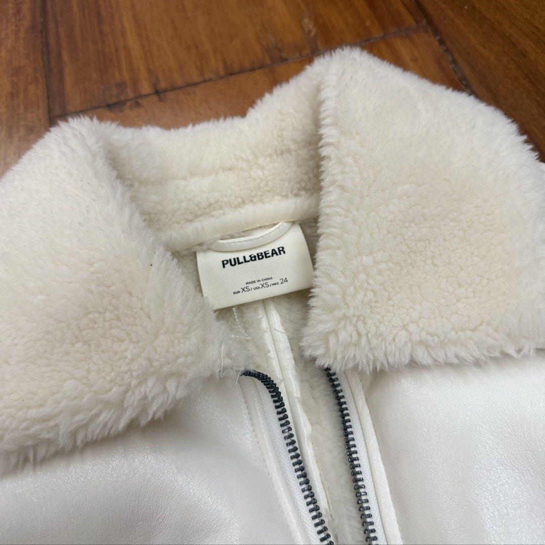Pull and Bear Coat (Category: Coats, Jackets and Outerwear) located in Muntinlupa City. Submitted by myrandomthingz (Listing ID 1468921611, Image 2). Description: .