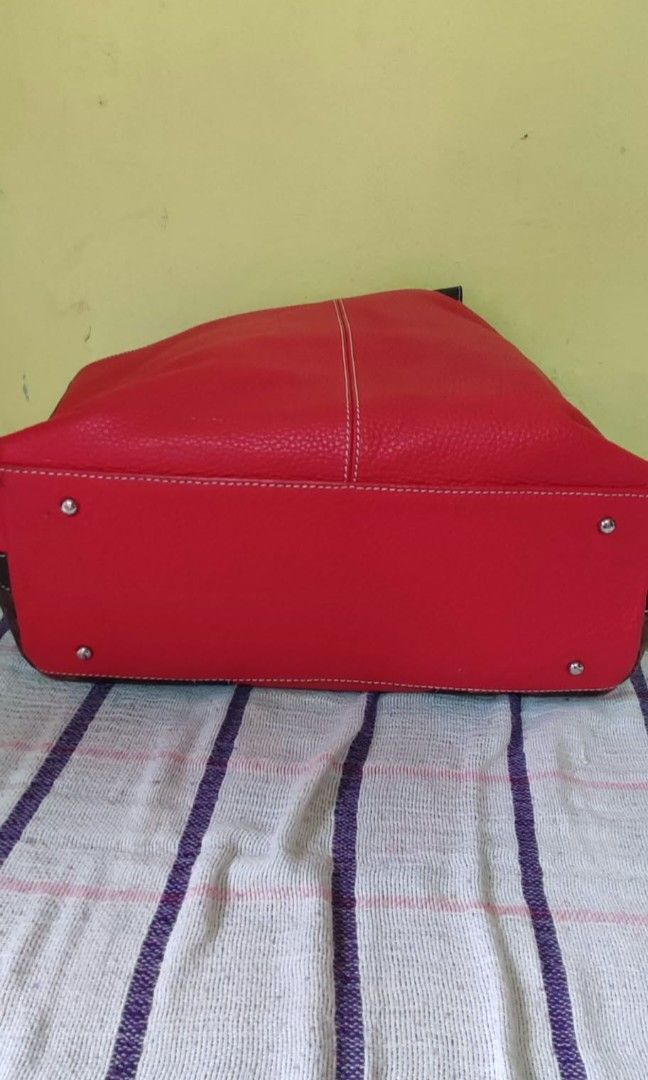 Puntotres tote bag (Category: Tote Bags) located in Bacoor. Submitted by styleph (Listing ID 1468718780, Image 3). Description: this is well loved with care bag. issue: discoloration. DM me il send pics..