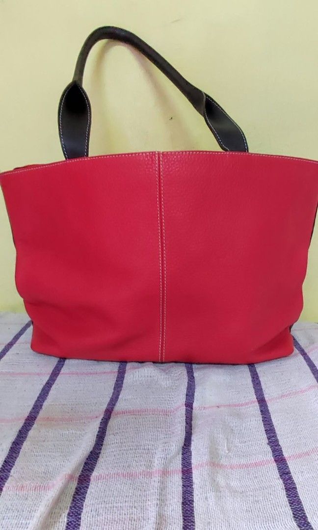 Puntotres tote bag (Category: Tote Bags) located in Bacoor. Submitted by styleph (Listing ID 1468718780, Image 2). Description: this is well loved with care bag. issue: discoloration. DM me il send pics..