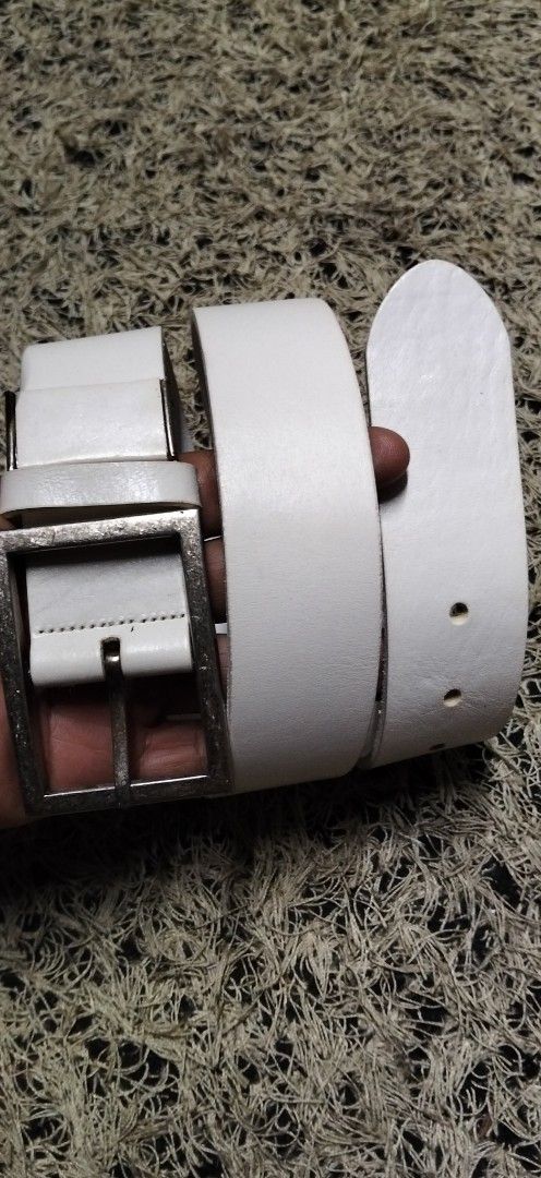 PURE SOLID GUINE IVORY WHITE LEATHER BELT UNISEX with Rectangular Buckle (Category: Activewear) located in Paranaque City. Submitted by michael-08 (Listing ID 1468832650, Image 3). Description: - Color & Material: Clean white leather - Hardware: Sturdy silver-tone chunky rectangular buckle - Fit: Five punched holes for easy adjustment - Style: Versatile everyday accessory - Pairing: Great for casual denim or tailored trousers PURE SOLID GENUINE I