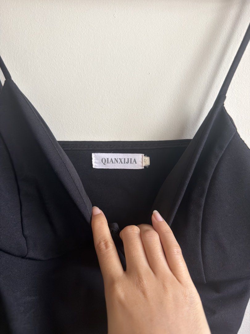 QIANXIJIA Black Camisole Size S (Category: Sleeveless) located in Dasmarinas. Submitted by maikee0417 (Listing ID 1468766476, Image 2). Description: - Brand: QIANXIJIA - Size: S (Slim fit silhouette) - Color: Classic Black - Design: V-neck with adjustable thin straps and side zipper closure - Condition: Slightly worn for work RFS: no longer use.