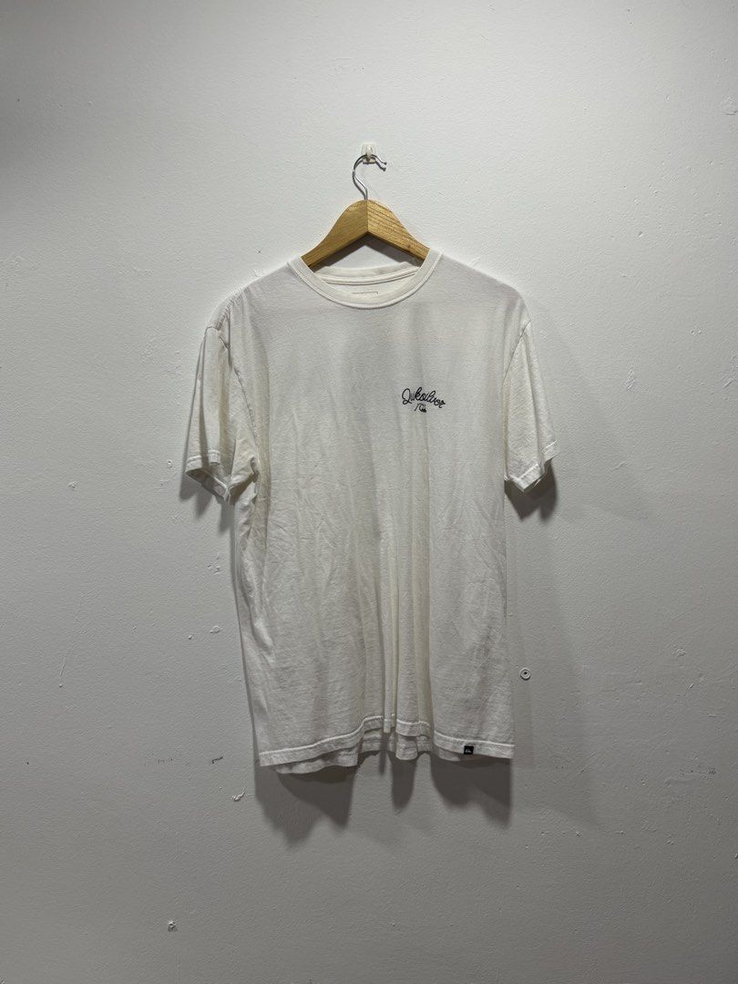 Quicksilver Script Logo Tshirt (Category: Tshirts & Polo Shirts) located in Kuantan. Submitted by twiceisnice26 (Listing ID 1468811708, Image 1). Description: Pit 21.5x28 Condition 9/10 RM 20.