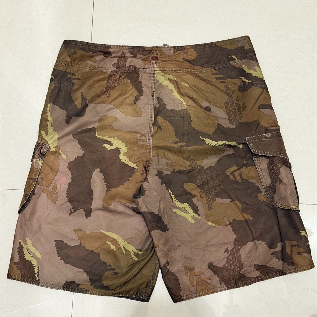 Quiksilver Camouflage Cargo Boardshorts (Category: Swim Trunks & Board Shorts) located in Manila. Submitted by craffee00 (Listing ID 1461785831, Image 2). Description: .