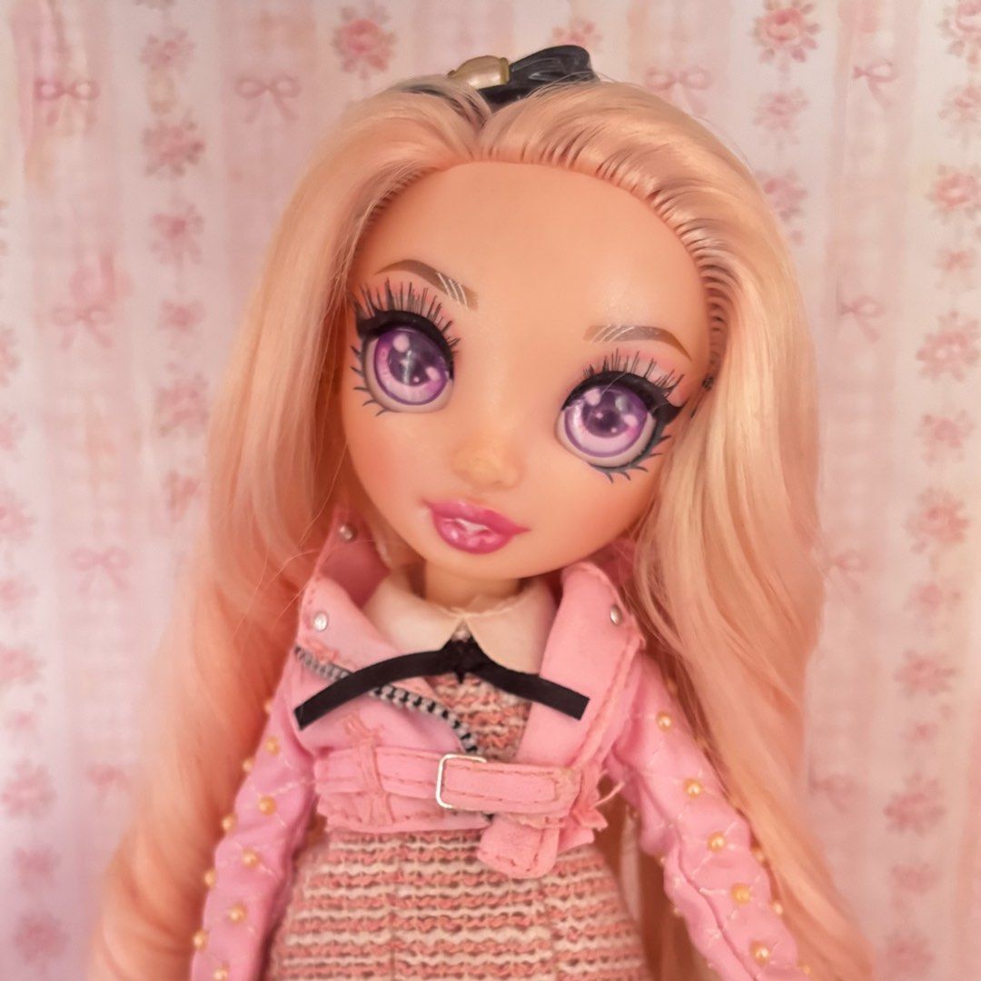 Rainbow High Bella Parker (Category: Kids Toys) located in Tagum. Submitted by mcdolly (Listing ID 1468767000, Image 1). Description: ‼️READ DESCRIPTION‼️ - no refund - you will get the doll(s) as is - what you see is what you get - flash express or j&t - ones shipped wala na akong control sa item - can give LP for sure buyer Flaws: - face needs cleaning. Other than that there are no other flaws - most accessories missing.