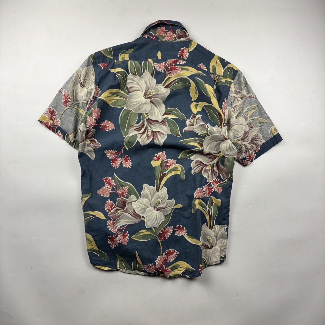 Ralph Lauren Botanical Shirt (Category: Tshirts & Polo Shirts ) located in Makati City. Submitted by ragrepository (Listing ID 1468729222, Image 2). Description: Ralph Lauren Botanical Shirt Tagged as Medium Length- 27” Pit to pit- 21” Sleeves- 10” Shoulder-18” Condition-9/10 Flaw- None .