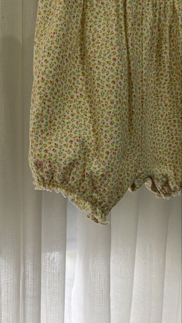 ralph lauren floral romper (Category: Babies & Kids Fashion) located in Manila. Submitted by louiesalvador (Listing ID 1468716727, Image 3). Description: • brand: ralph lauren • size: 3 months • material: 100% soft cotton • ruffled shoulders, gathered waist, elasticated leg openings, and convenient bottom snap buttons.