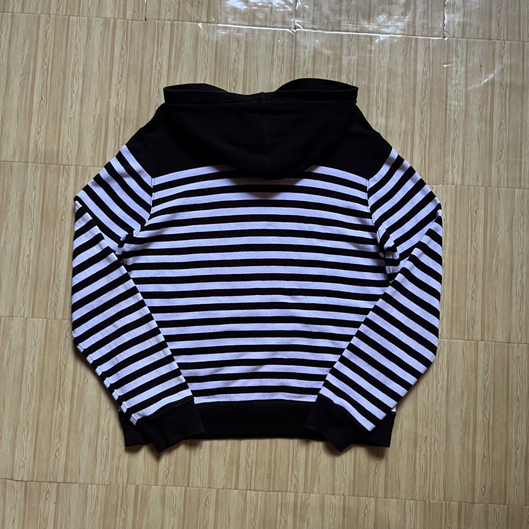 Ralph Lauren Pullover Hoodie (Category: Hoodies) located in Hagonoy. Submitted by ianthrift_ph (Listing ID 1468797947, Image 2). Description: complete tags/authentic size xl on tag 22 width, 28 length excellent condition color rate 9/10 issue: minor yellow stain, see last pic (washable).