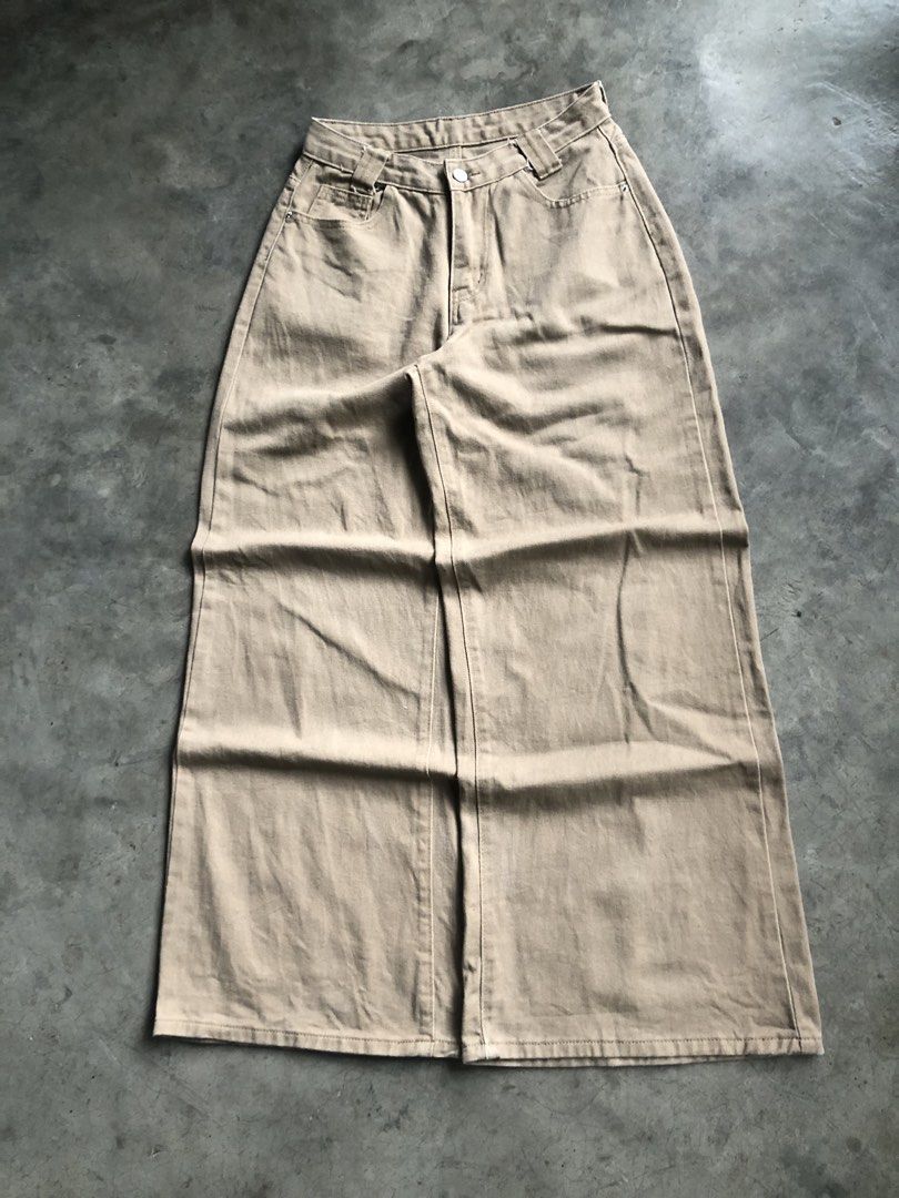 RANDOM BROWN BAGGY PANTS (Category: Jeans) located in Kapalong. Submitted by justinfinds8 (Listing ID 1468809106, Image 3). Description: PM SA DIMES.