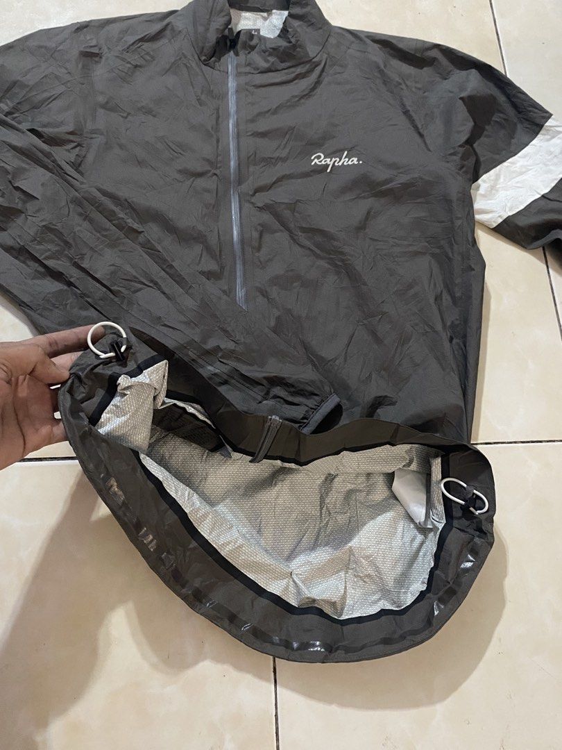 Rapha cycling rain jacket (Category: Coats, Jackets and Outerwear) located in Davao. Submitted by sellsell2002 (Listing ID 1468837747, Image 3). Description: Excellent condition Issue visible sa pic, sa loob lg po main issue sa labas very presentable Small on tag Guarantee authentic.