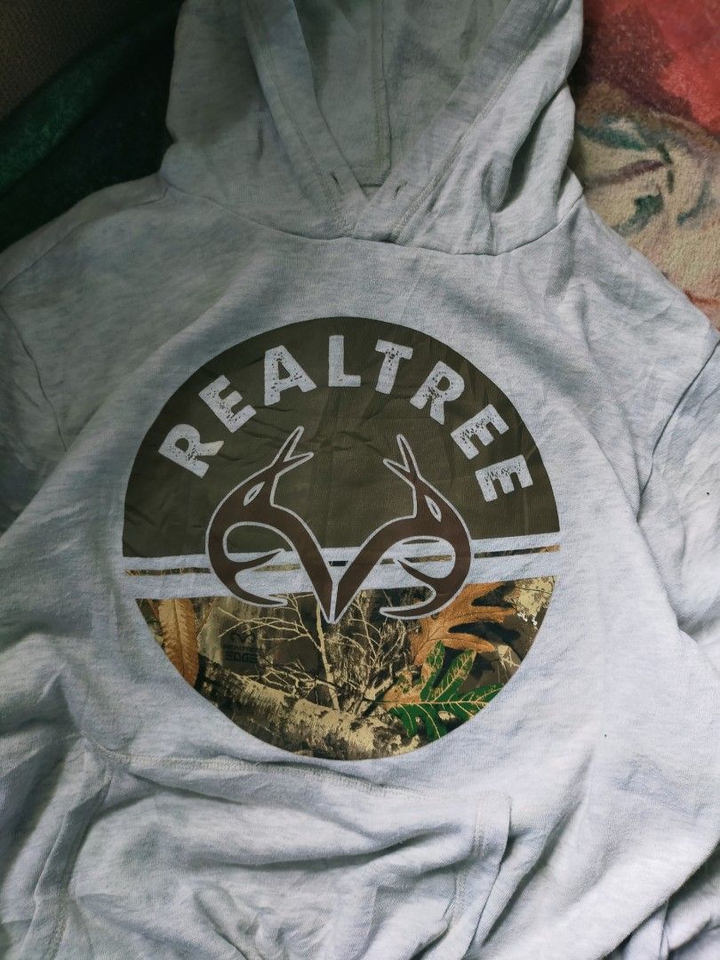 Real Tree Hoodie (Category: Coats, Jackets and Outerwear) located in Manila. Submitted by kobemodina_0330 (Listing ID 1468761432, Image 2). Description: Real Tree Hoodie Size medium large best fittings As new condition 600 + sf 📥.