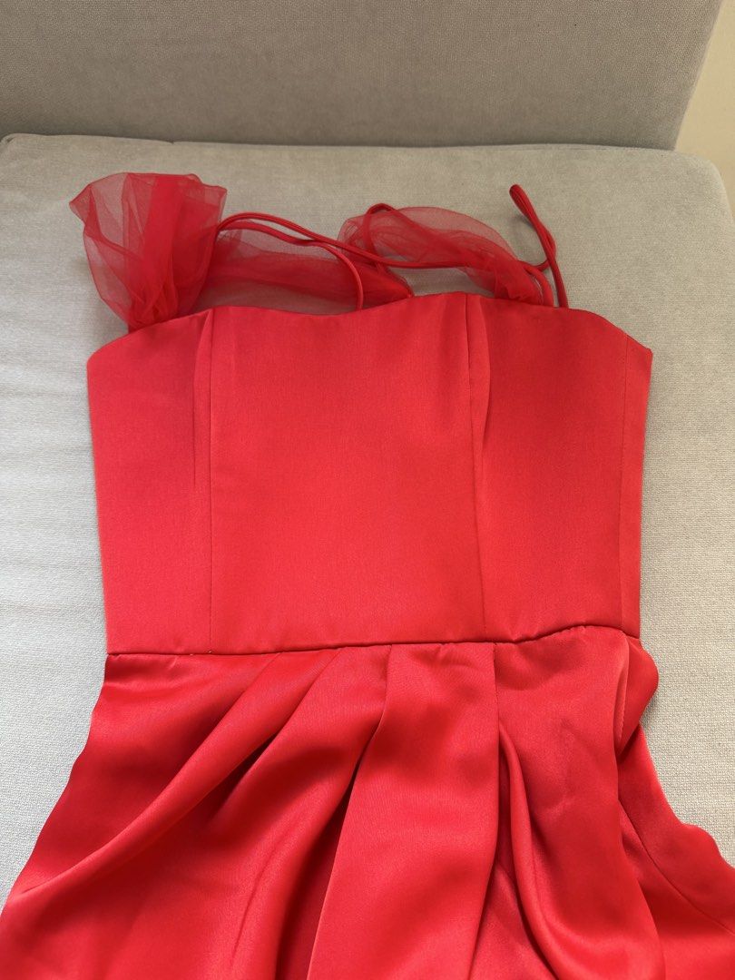Red Satin Cocktail Dress (Category: Evening dresses & gowns) located in Manila. Submitted by expectopatronum934 (Listing ID 1468768053, Image 2). Description: - Designer: Ulysses Caragayan - Color: Bright red - Material: Heavy satin that holds its shape nicely - Size: Fits xsmal - Design: Fitted bodice, ruched skirt with front slit, delicate straps, and sheer tulle shoulder detail - Closure: Back zipper - Condition: Worn once, freshly cleaned and