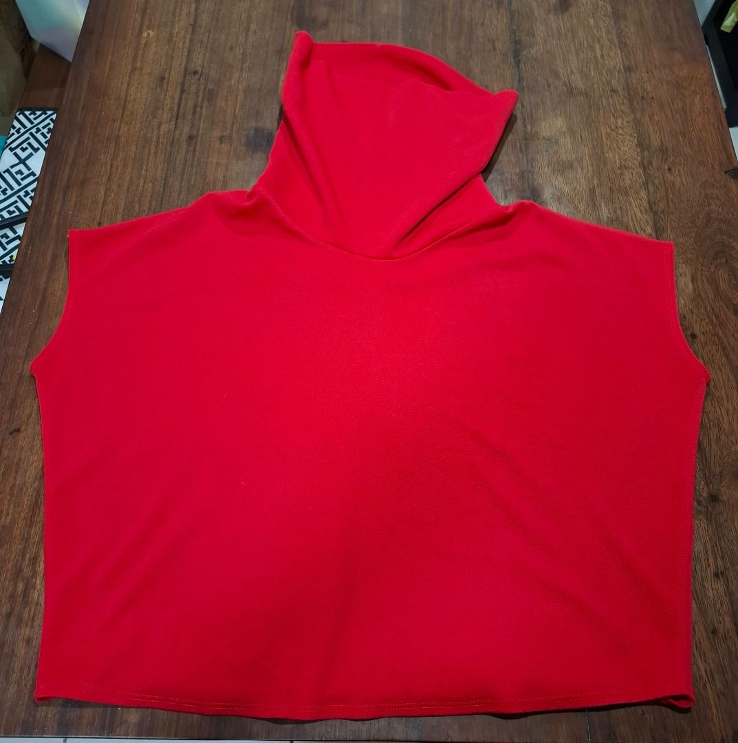 Red Sleeveless Turtleneck Top (Category: Sleeveless) located in Pasig City. Submitted by dripcounty (Listing ID 1468840299, Image 1). Description: Red Sleeveless Turtleneck Top ₱120 Size: Unconfirmed — please confirm in chat Condition: Preloved; please check actual photos Red sleeveless top with a high folded neckline. Brand unconfirmed. Actual item shown in photos. Delivery fee shouldered by buyer (Lalamove / other courier). Item price excludes 
