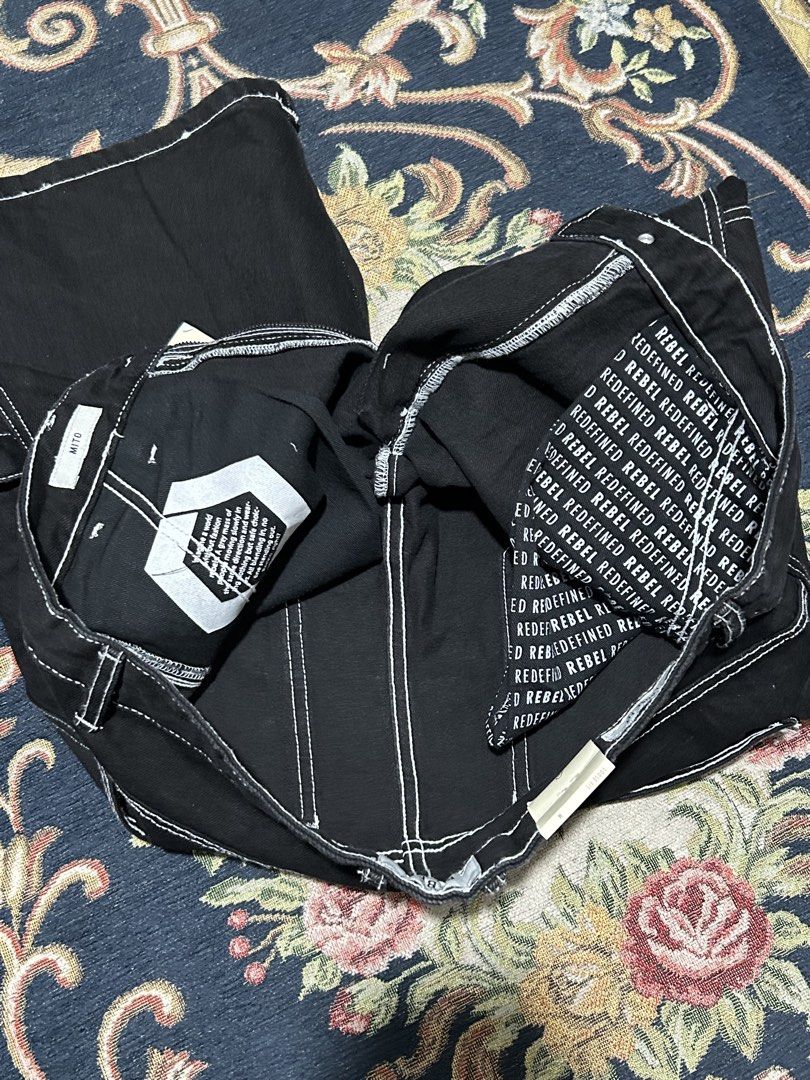 Redefined Rebel Carpenter Jorts (Category: Shorts) located in Manila. Submitted by blessed.drei (Listing ID 1468835877, Image 3). Description: Brandnew with Hangtag Waist 34 Length 22 No Any Issues ₱550 + Shipping 📍 Deca, Tondo Manila.