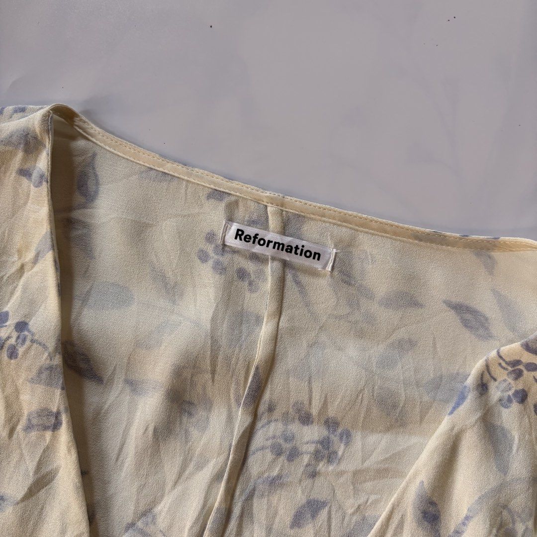 Reformation white dainty blue longsleeves (Category: Longsleeves) located in Quezon City. Submitted by kaelian_couture (Listing ID 1468819623, Image 3). Description: .