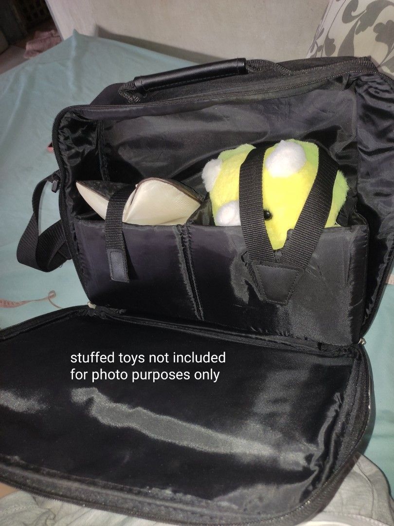 Resmed bag with dual padded compartments (Category: Camera Bags & Carriers) located in Cainta. Submitted by allauthenticbymj (Listing ID 1468719016, Image 3). Description: ResMed Medicine bag with Dual padded compartments You can also use the bag as Camera bag L 14.5"/H11"/W6" Price:650 ***buyer shoulders sf LOCATION: CAINTA Courier choices and MOP Gogo express (cod option) LBC (pay sf first-- cop for the item's amount) J&t (gcash payment) Lalamo