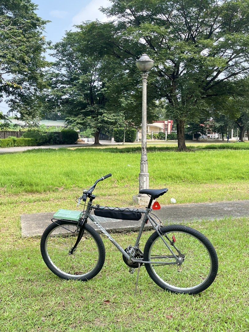 Retro Mtb 26ee (Category: Bicycles) located in Bulacan. Submitted by levidiff (Listing ID 1468719374, Image 1). Description: 1991 Huffy Stone Mountain Made in USA Retro Mtb 26er Straight geometry 20st 22tt Orig paint Size large Single speed Ratherbe klunker bars Mob top load stem Rockbros saddle Japan front rack Japan cateye rear reflector New tires 26x2.125 Frame bag and triangle reflector included Issue: Rust.
