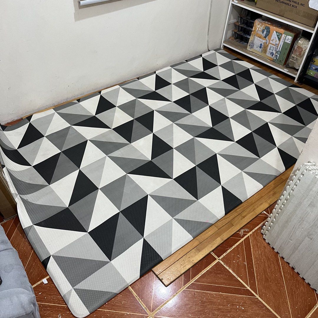 Reversible baby play mat geometric and herringbone patterns (Category: Infant Playtime) located in Santa Rosa. Submitted by mommy.cole.affordable.stuff (Listing ID 1468903639, Image 2). Description: .